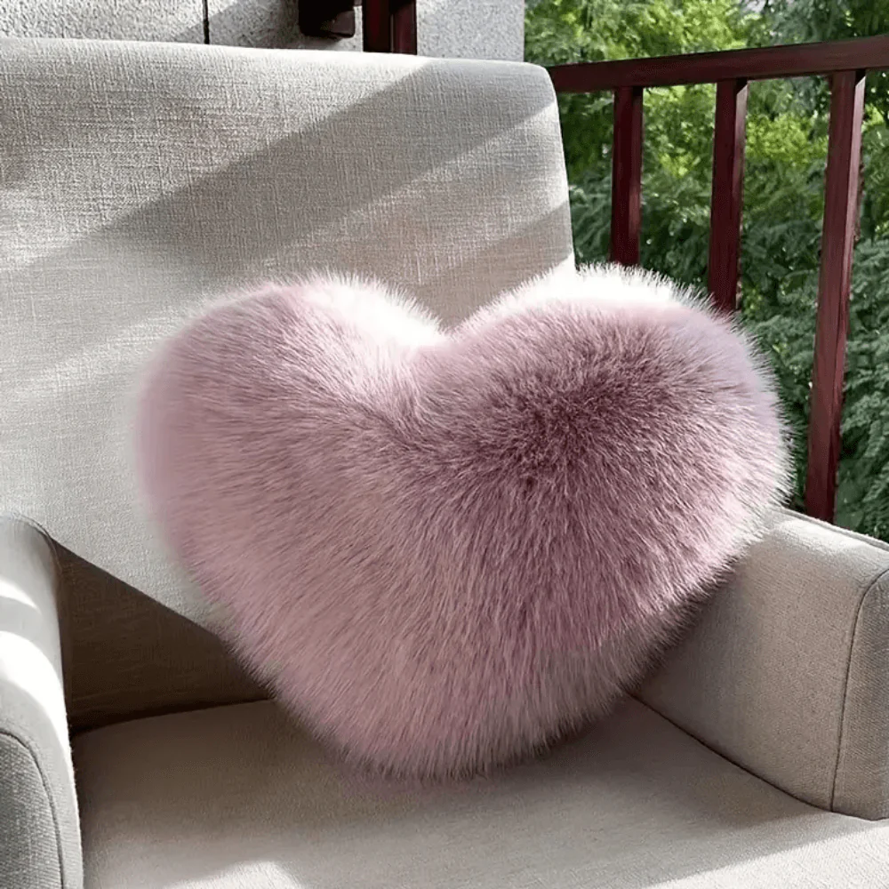 HeartLuxe | Zacht pluche hartvormig sierkussen - Image 3